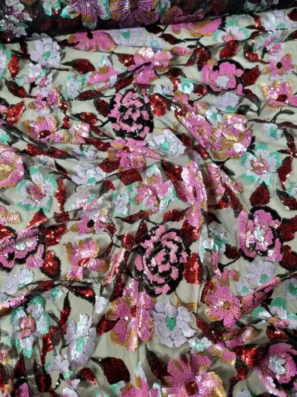 Tesatura cu broderie cu paiete pe suport de tulle Negru ușor elastic , brodat cu flori in nuanțe de Cyclamen / Rosu