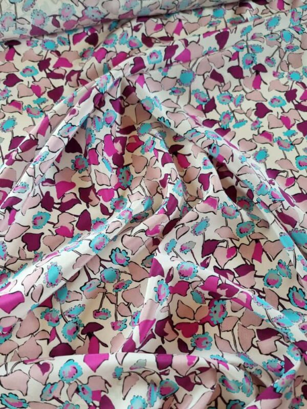 Tesatura crepe de chine din matase naturala cu model floral, Mov / Cyclamen pe fond Ivoire