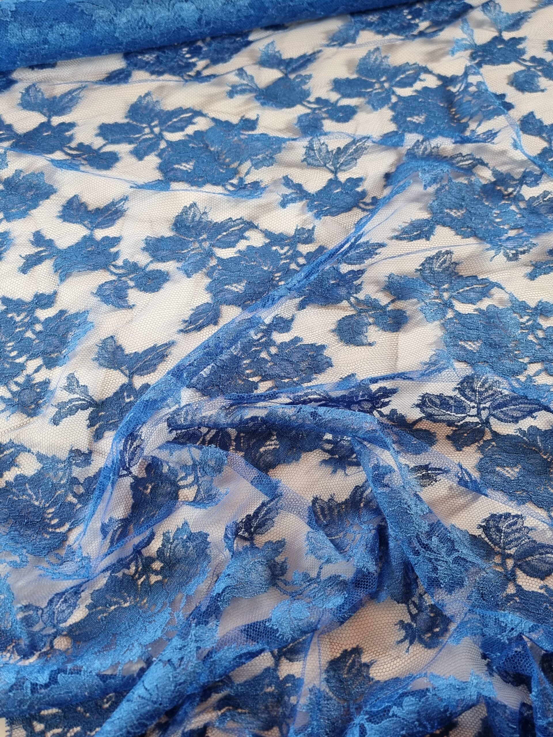 Dantela fina Chantilly cu model floral si borduri laterale simetrice - decupabile, Albastru - imagine 10