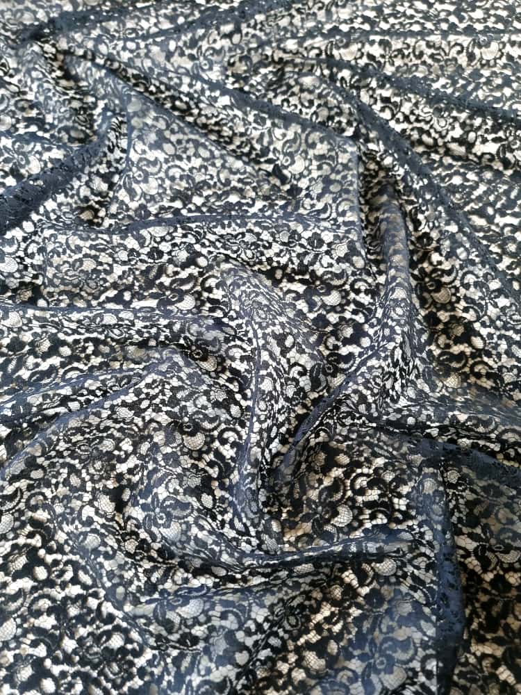 Dantela Chantilly cu design floral , Negru - imagine 6