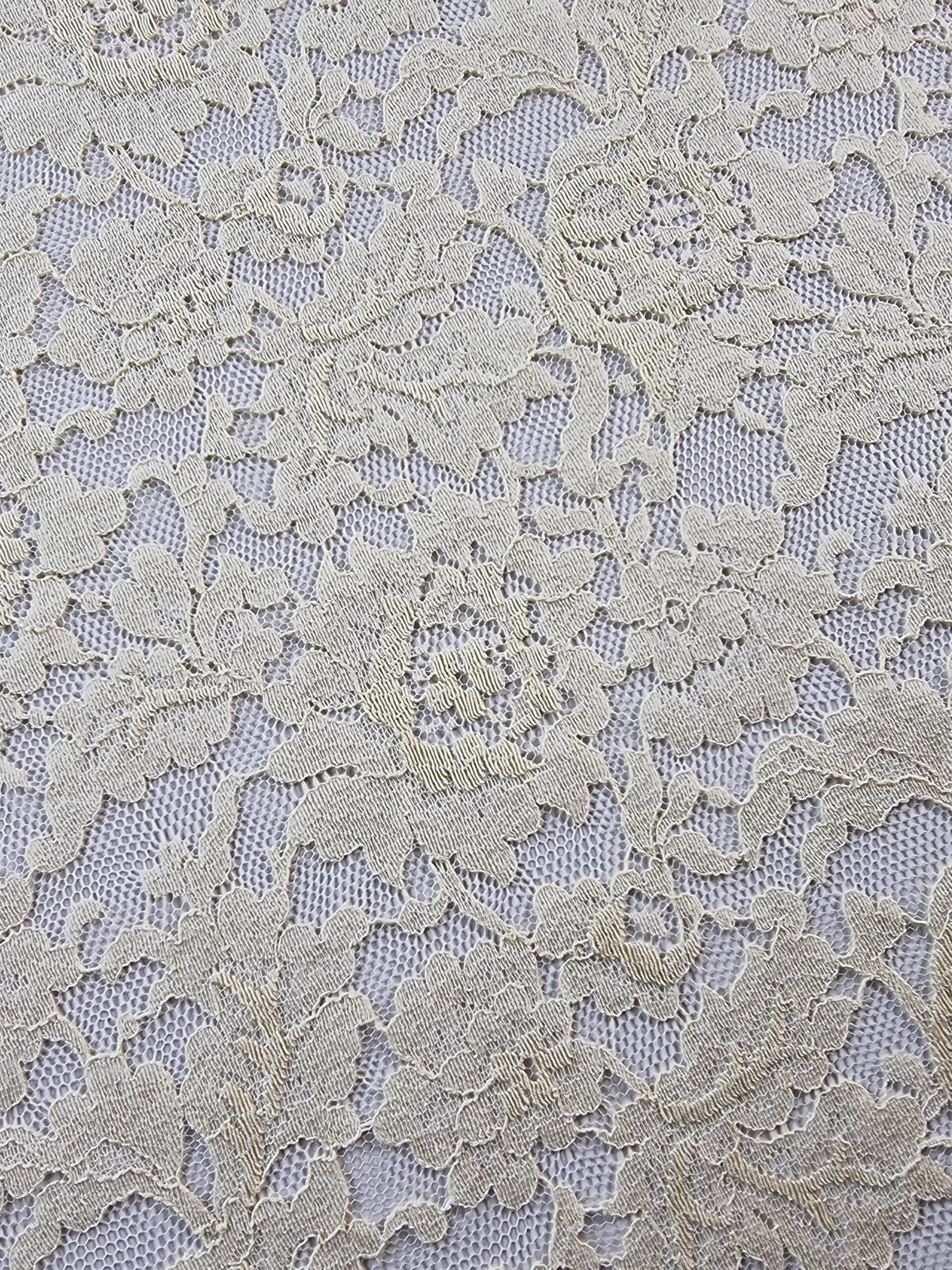 Dantela Chantilly cu model floral si borduri laterale decupabile, Crem - imagine 5