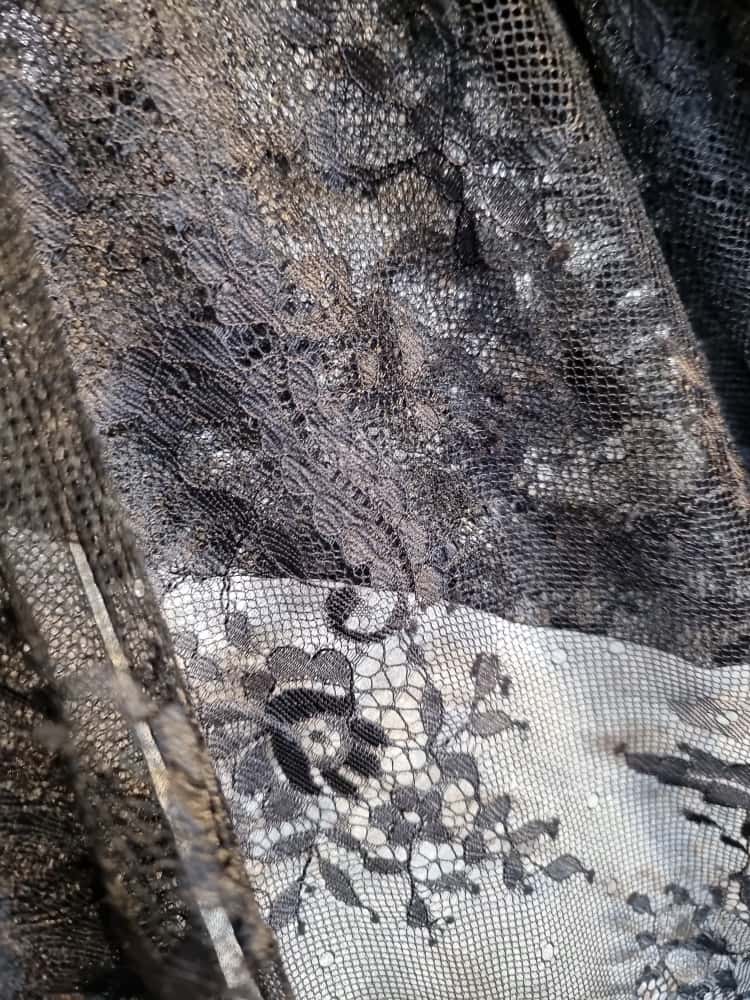 Dantela mixta tip Chantilly cu model floral si borduri laterale finite, Negru - imagine 7