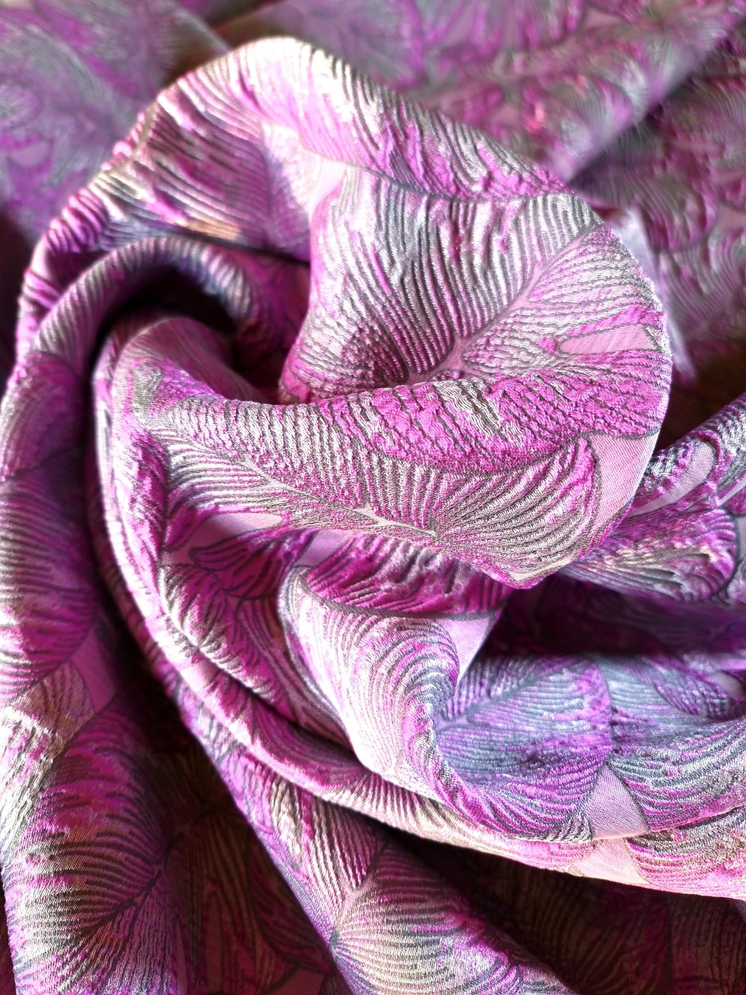 Tesatura Jacquard - model cu frunze usor reliefate, Mov-Lila - imagine 10