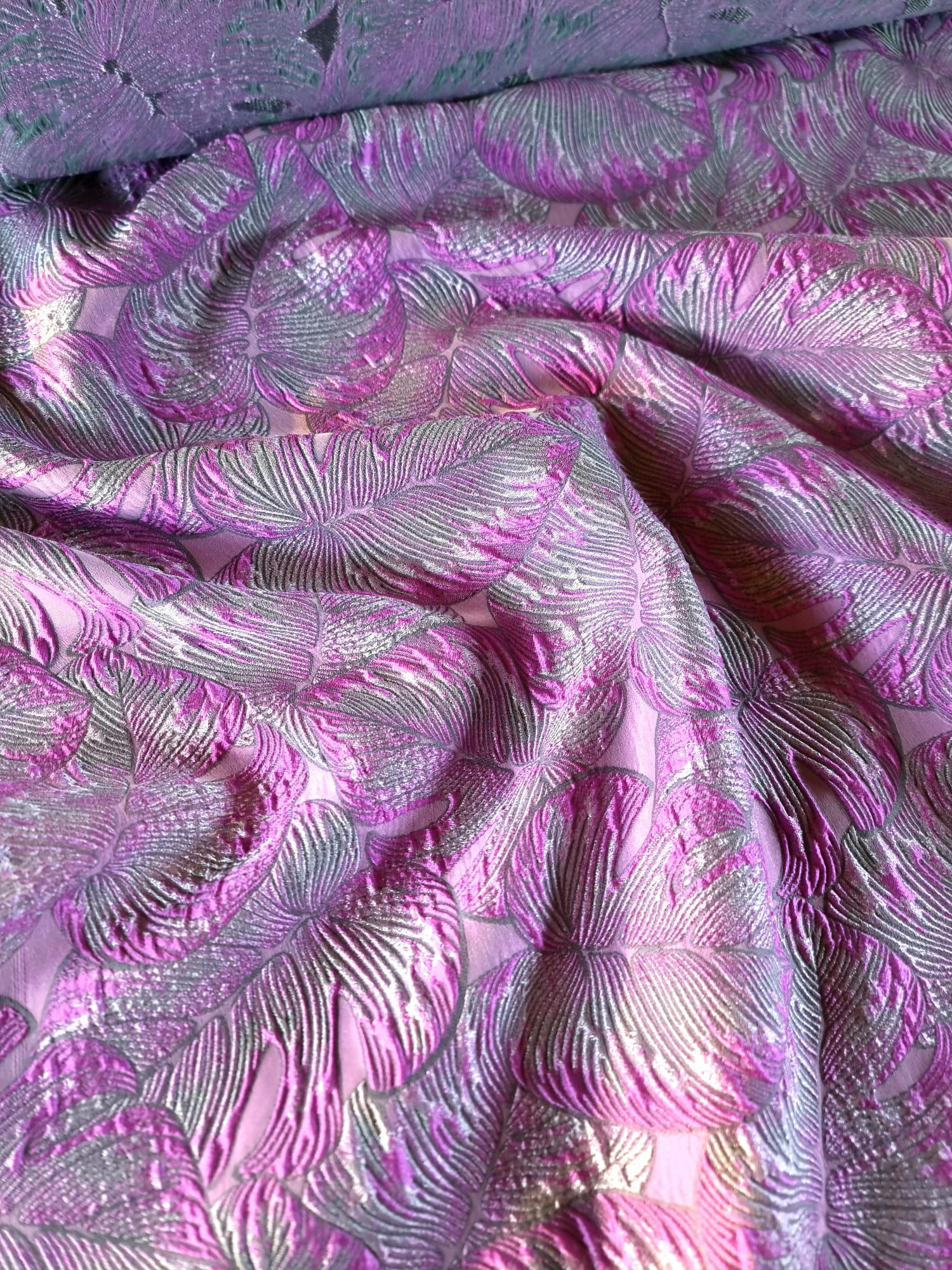 Tesatura Jacquard - model cu frunze usor reliefate, Mov-Lila