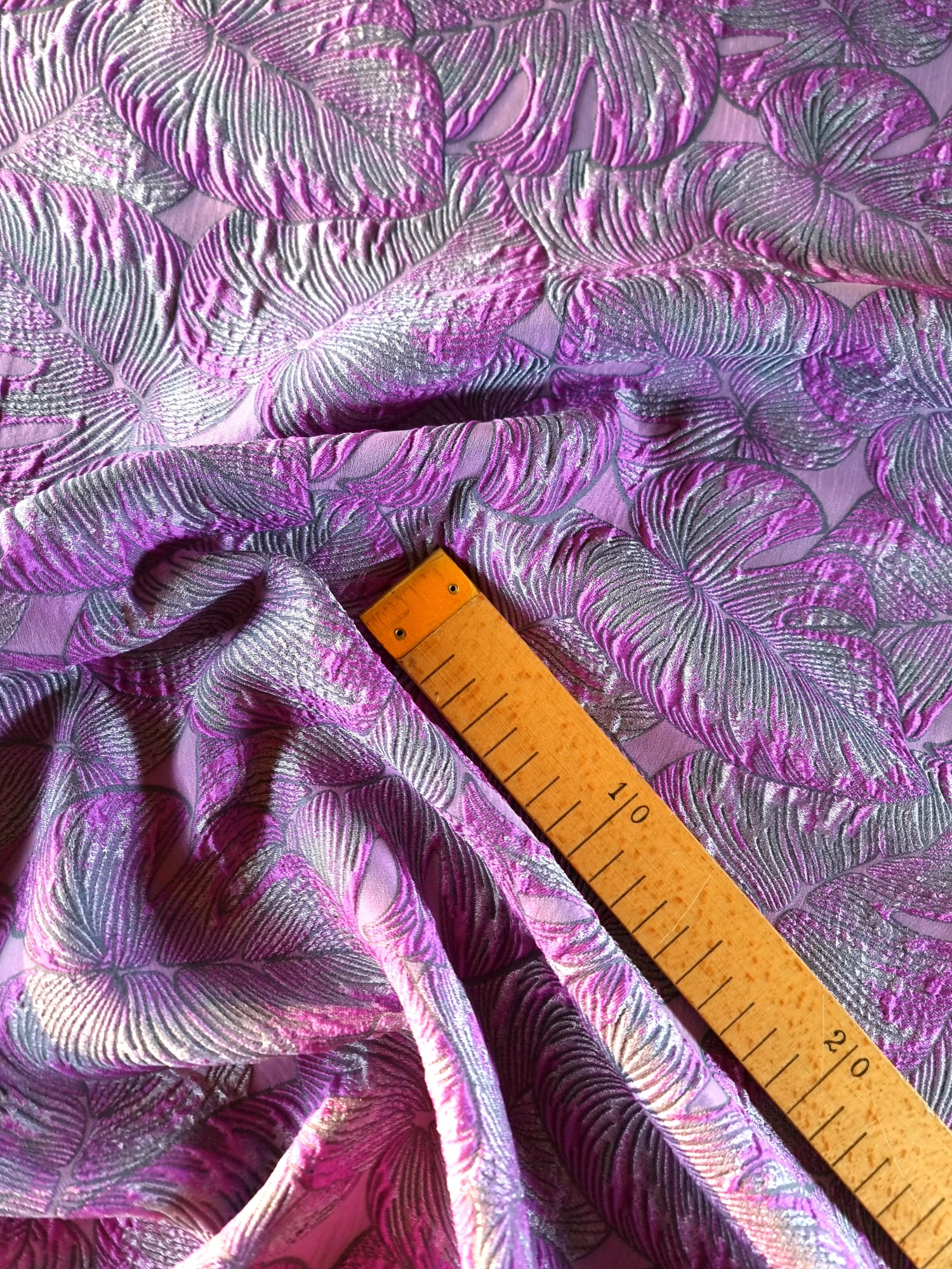 Tesatura Jacquard - model cu frunze usor reliefate, Mov-Lila - imagine 3