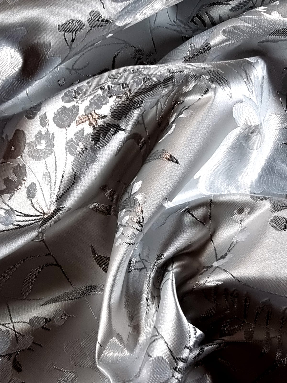 Tesatura Jacquard - model cu flori schițate, Alb optic / Argintiu - imagine 3