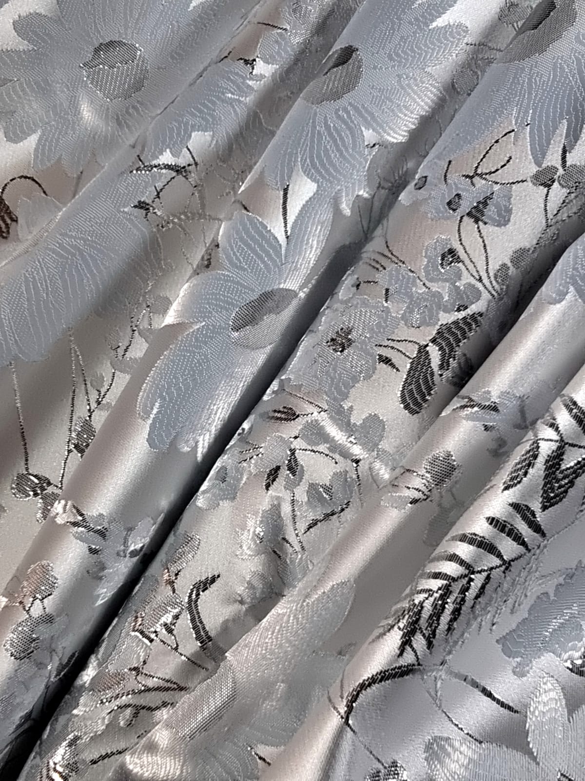 Tesatura Jacquard - model cu flori schițate, Alb optic / Argintiu - imagine 5