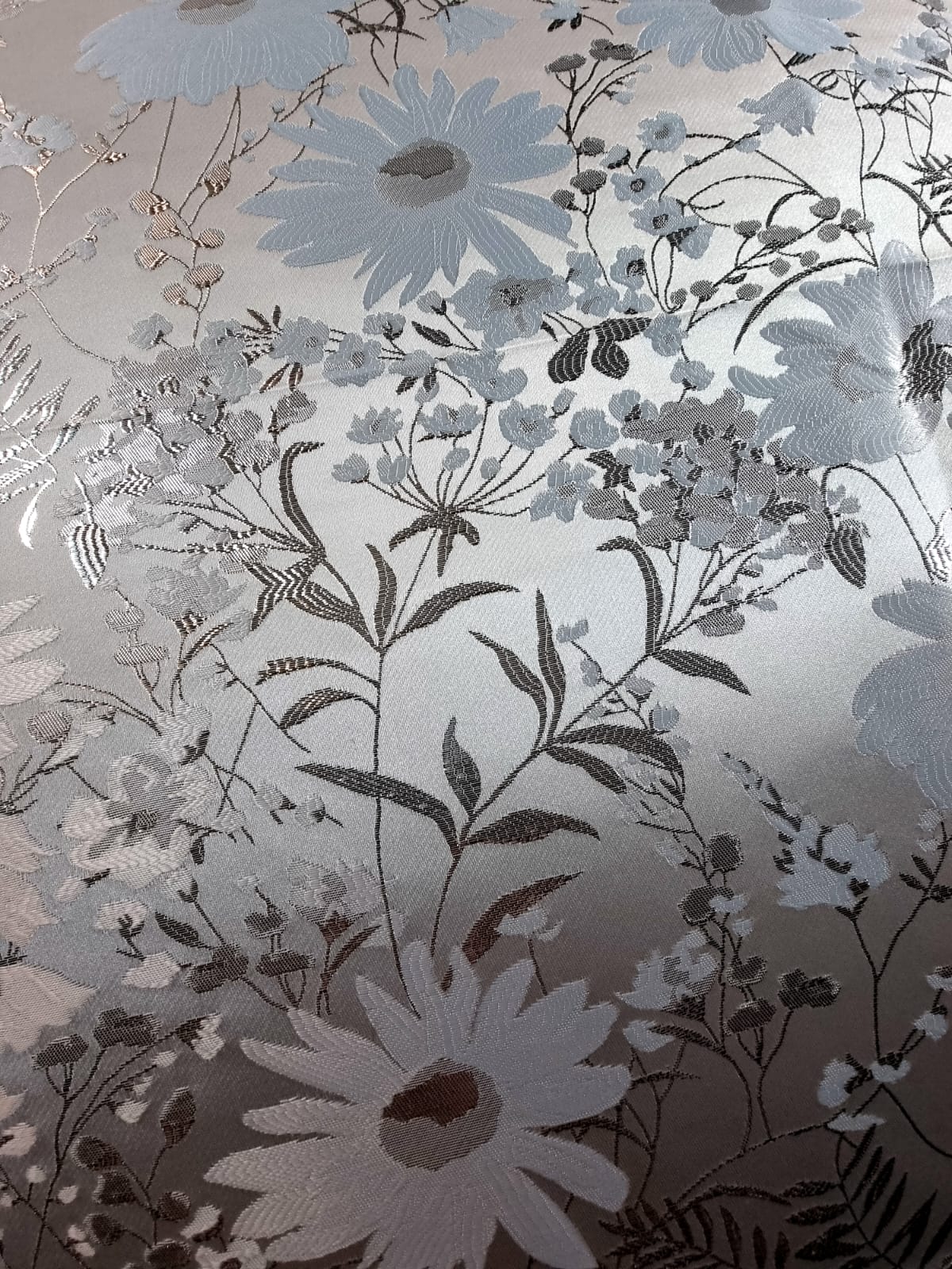 Tesatura Jacquard - model cu flori schițate, Alb optic / Argintiu - imagine 11