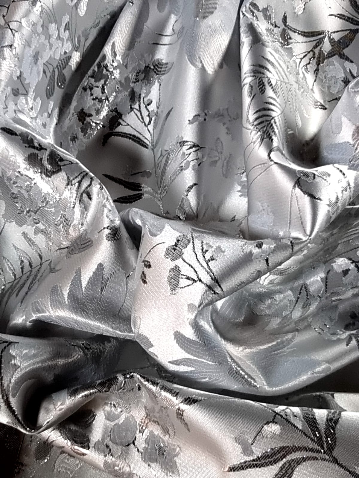 Tesatura Jacquard - model cu flori schițate, Alb optic / Argintiu - imagine 6