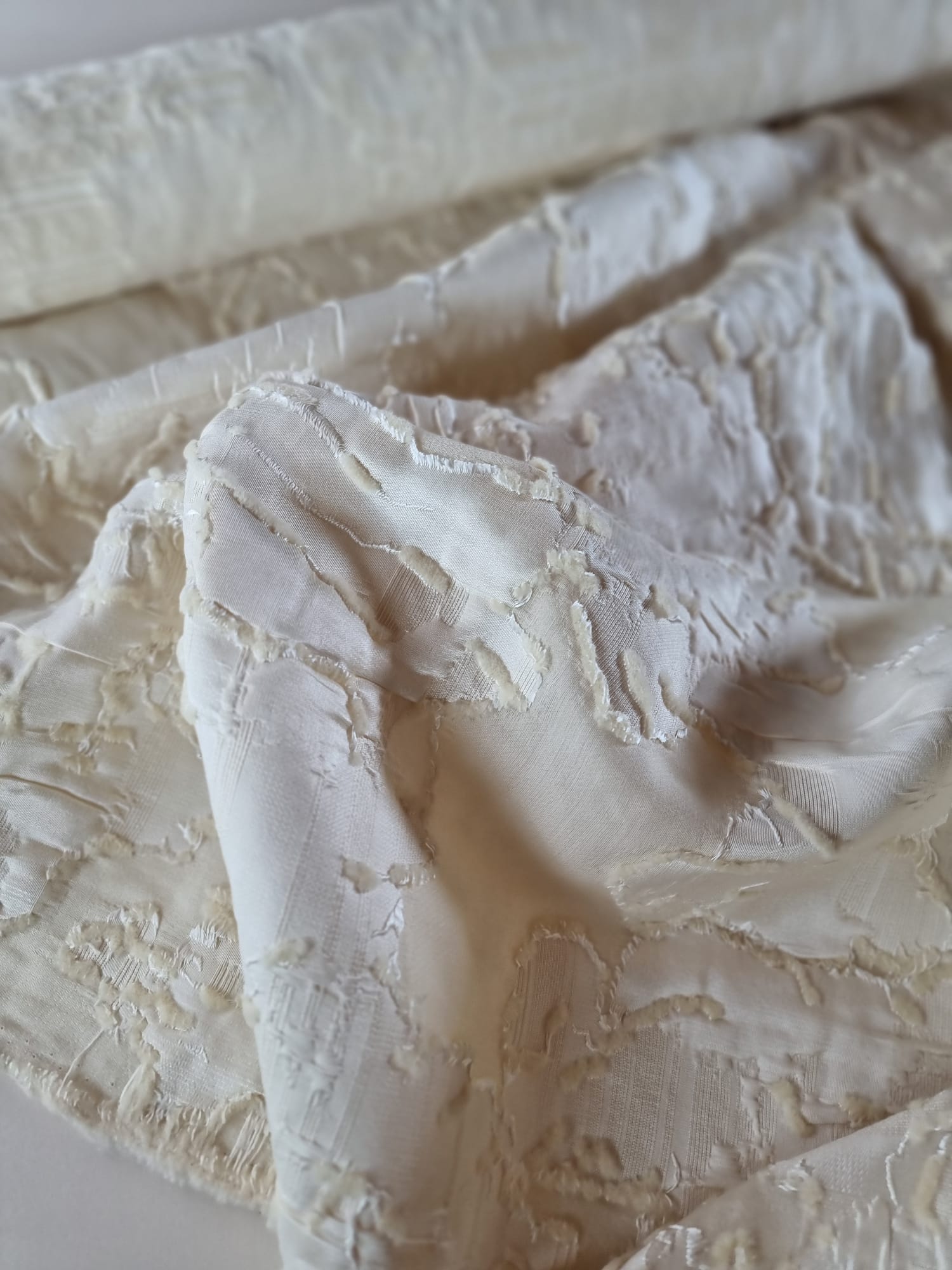 Tesatura Jacquard cu matase naturala - design abstract 3D, Ivoire - imagine 5