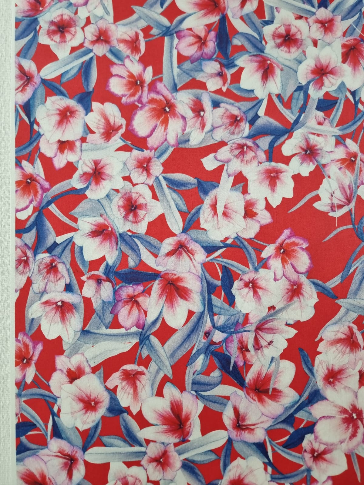 Tesatura mixtă din bumbac cu viscoza - design floral, Alb / Roșu / Albastru - imagine 10