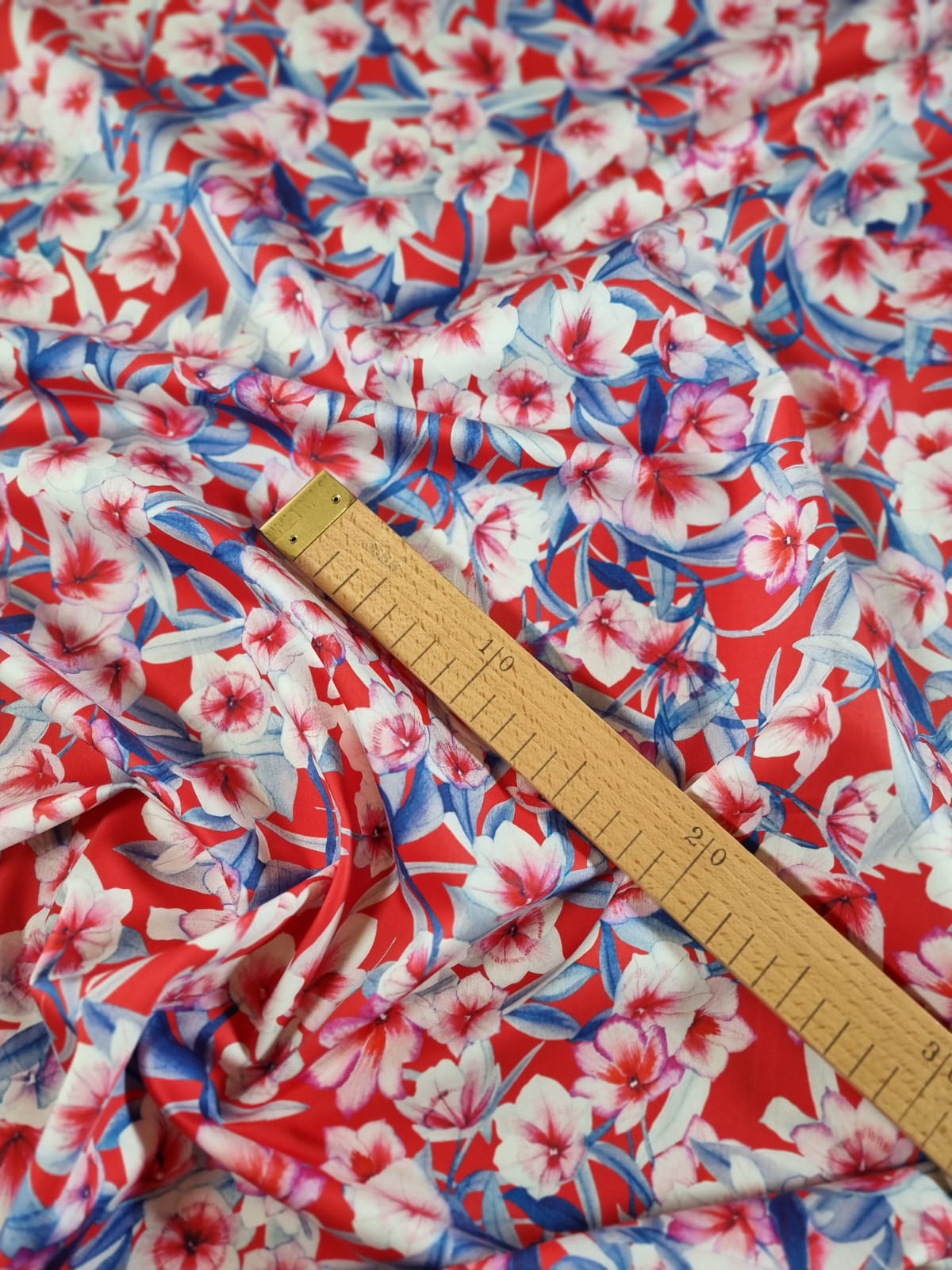 Tesatura mixtă din bumbac cu viscoza - design floral, Alb / Roșu / Albastru - imagine 3