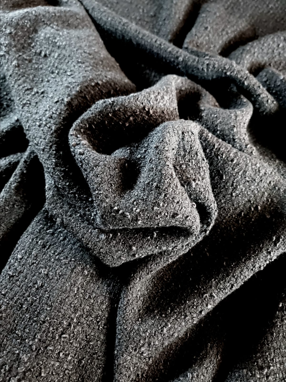 Stofa buclé din lână - design uni, Negru intens - imagine 7