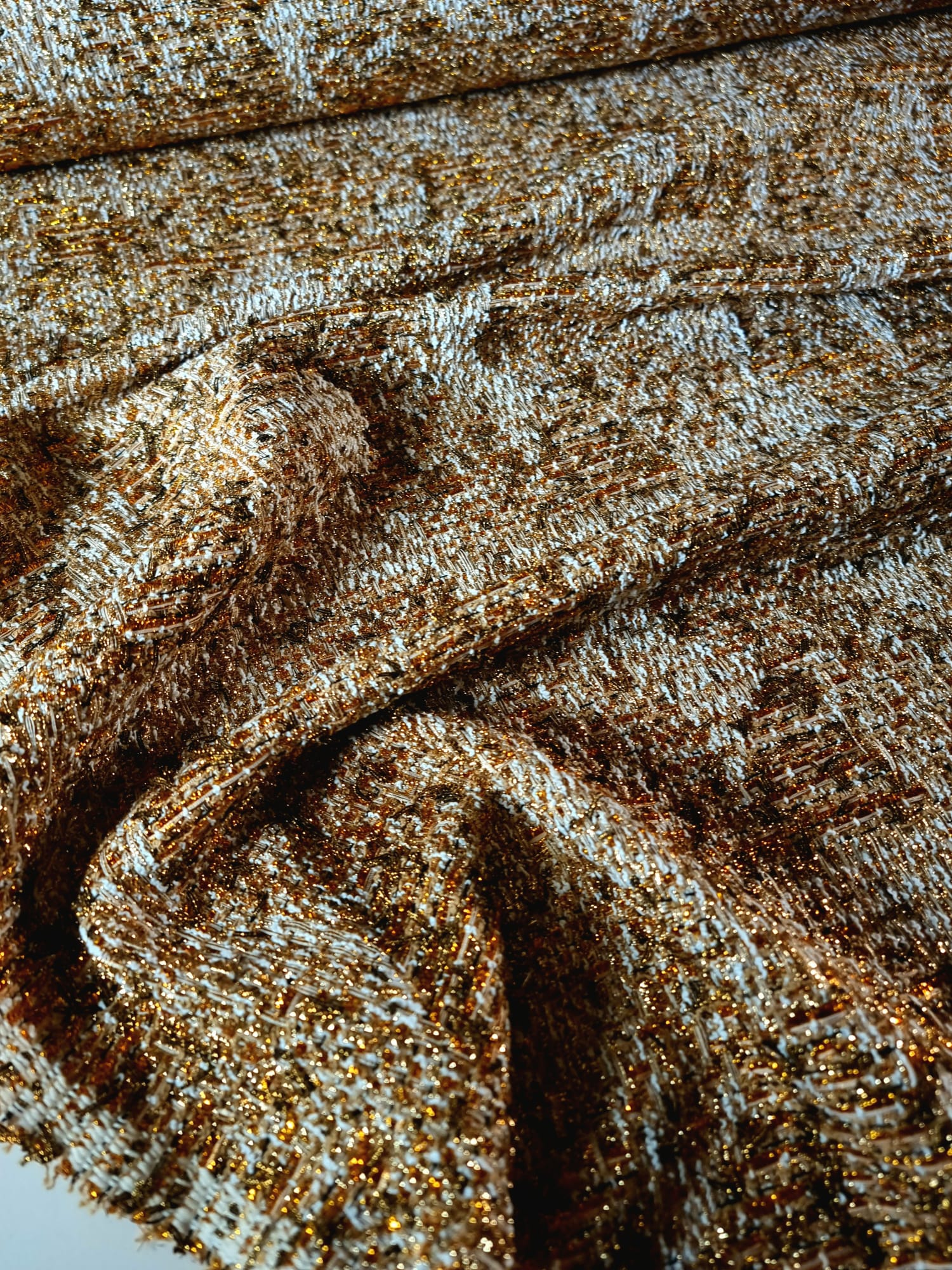 Stofă mixta - design fantezie cu fir metalizat inserat, Crem / Auriu