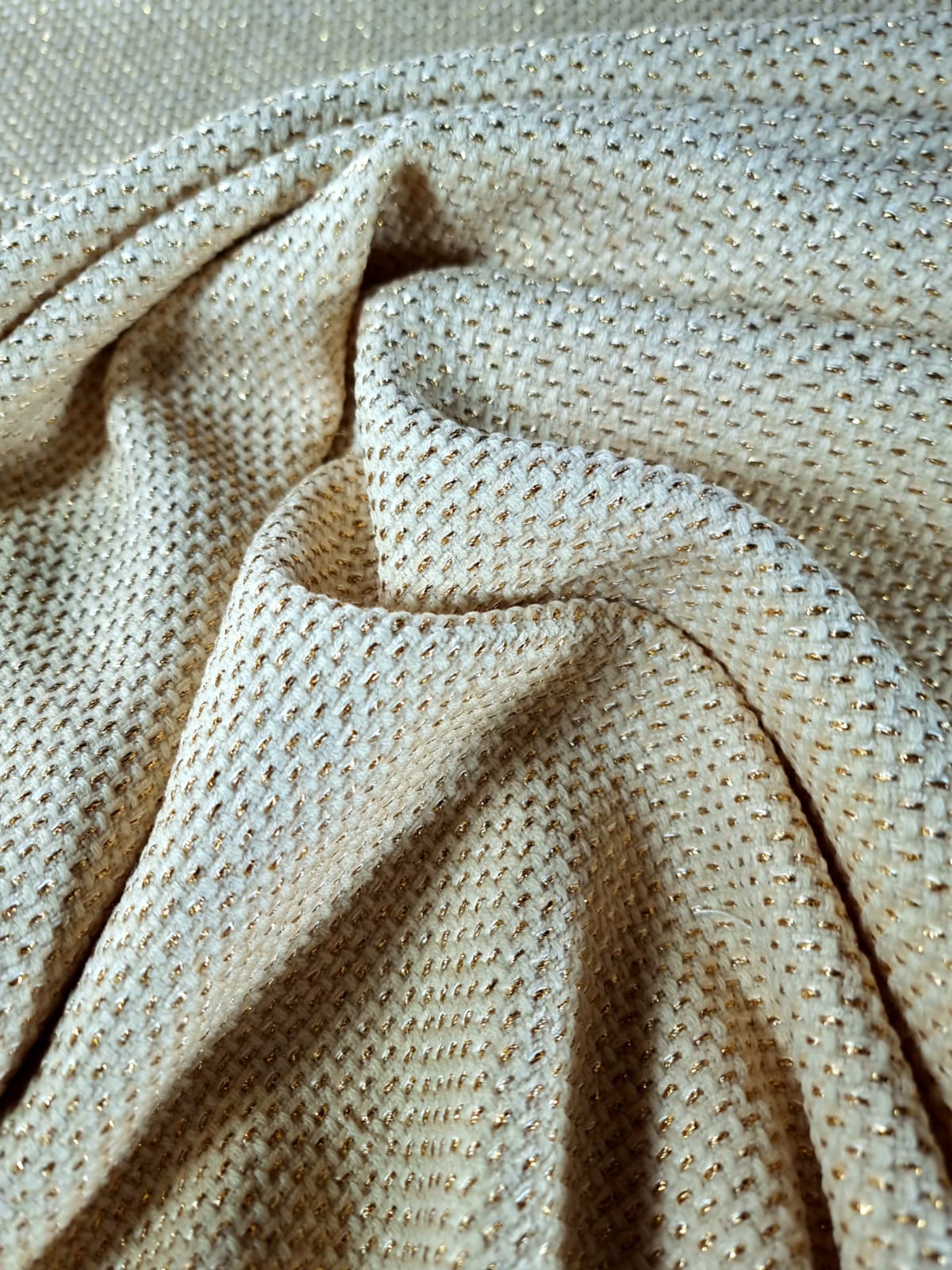 Stofa structurata cu insertii de fir lurex - design fantezie - Bej deschis, Auriu - imagine 5