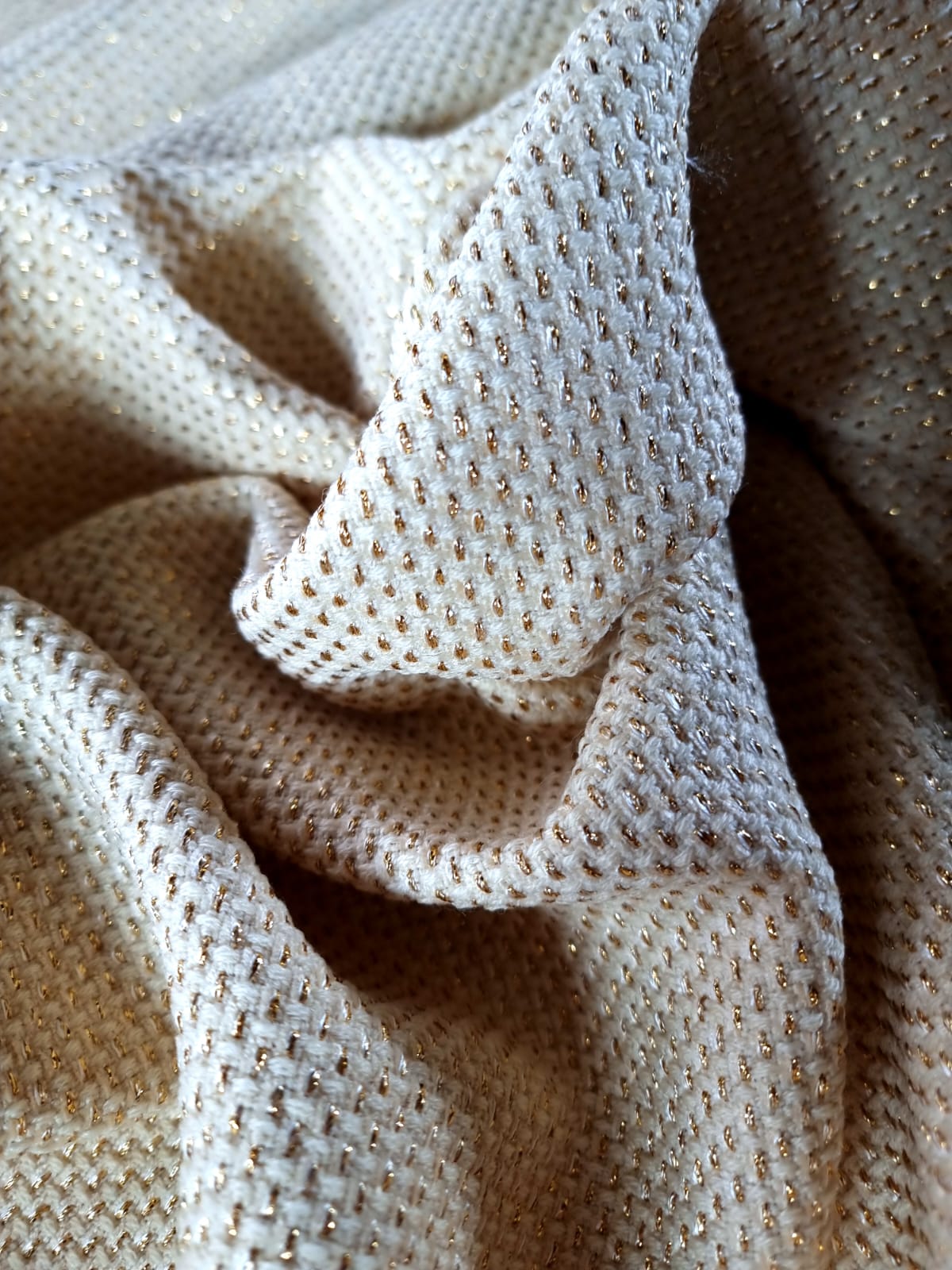 Stofa structurata cu insertii de fir lurex - design fantezie - Bej deschis, Auriu - imagine 6