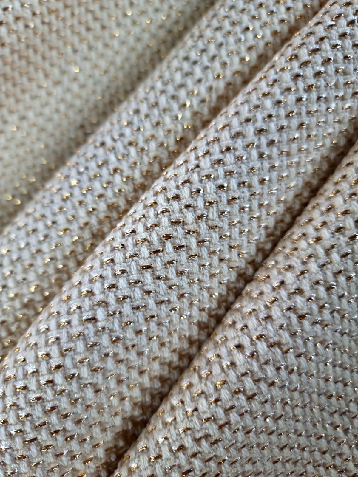 Stofa structurata cu insertii de fir lurex - design fantezie - Bej deschis, Auriu - imagine 3
