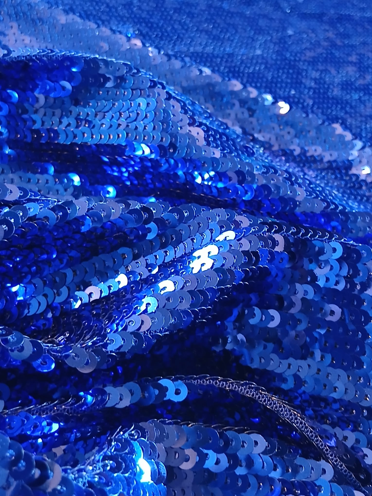 Tesatura brodata cu paiete pe toată suprafața, pe suport de Tulcea, albastru-metalic - imagine 5