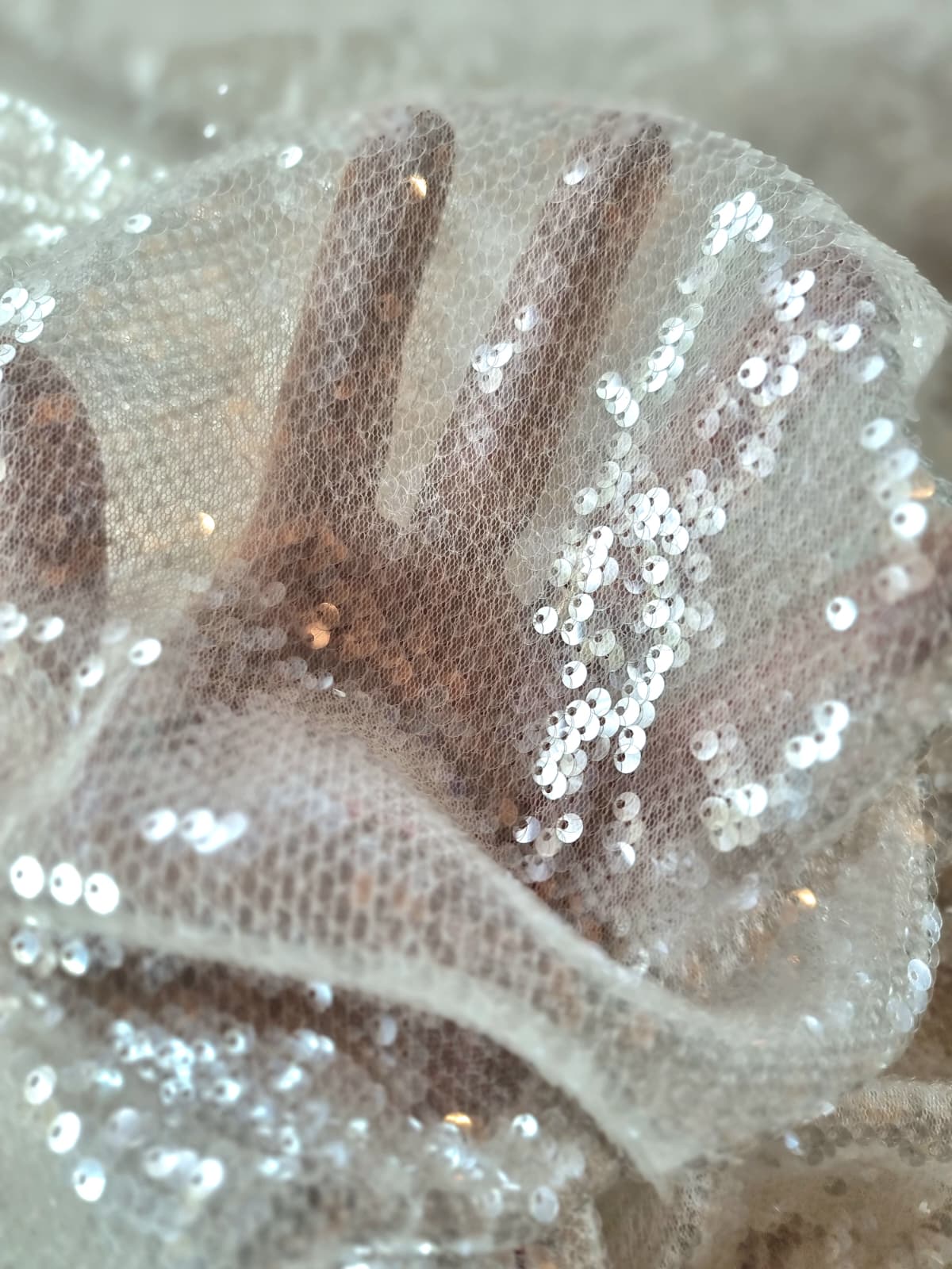Broderie cu micropaiete translucide - incolore aplicate pe suport de tulle elastic, Ivoire - imagine 8