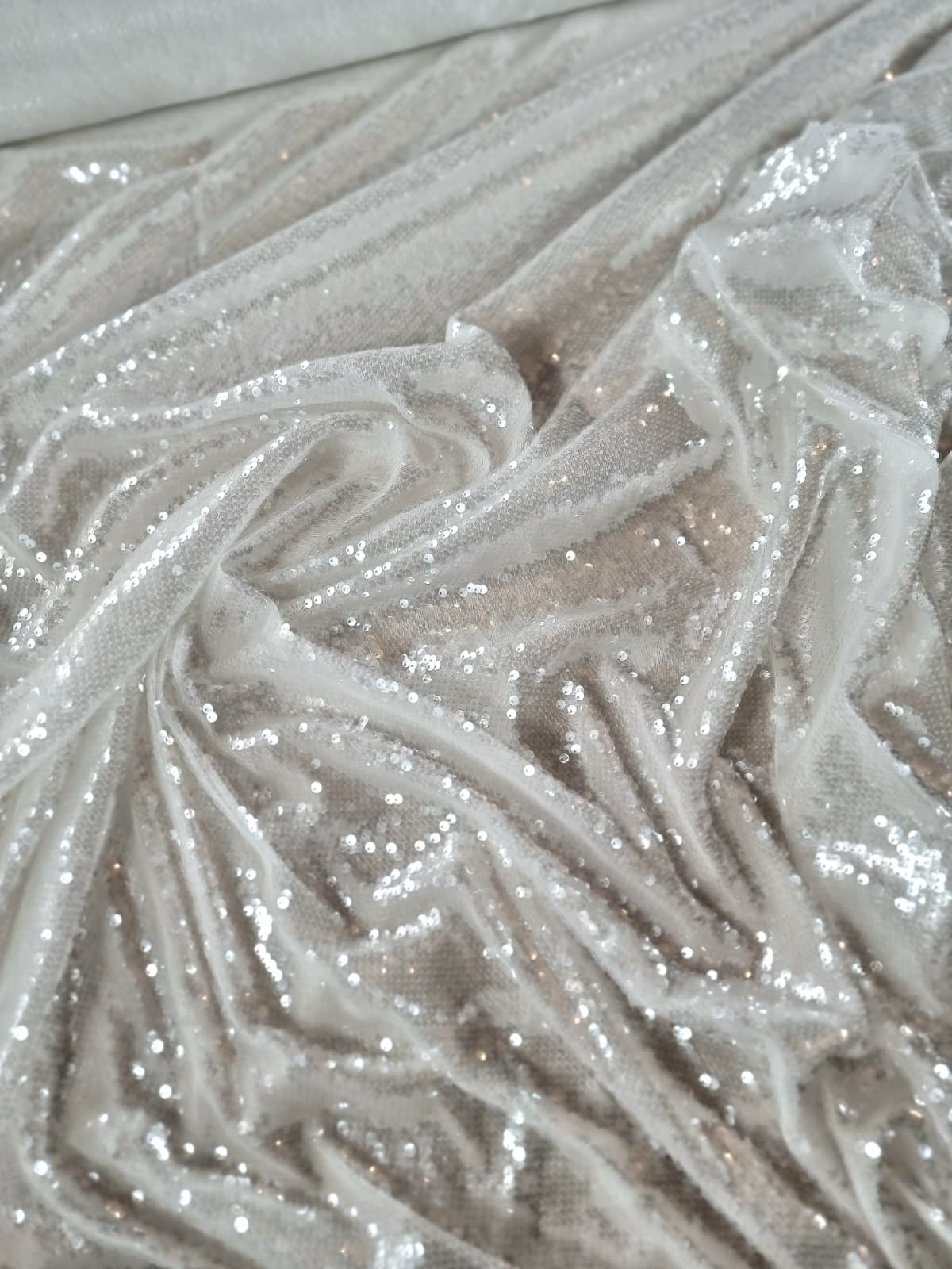 Broderie cu micropaiete translucide - incolore aplicate pe suport de tulle elastic, Ivoire - imagine 7