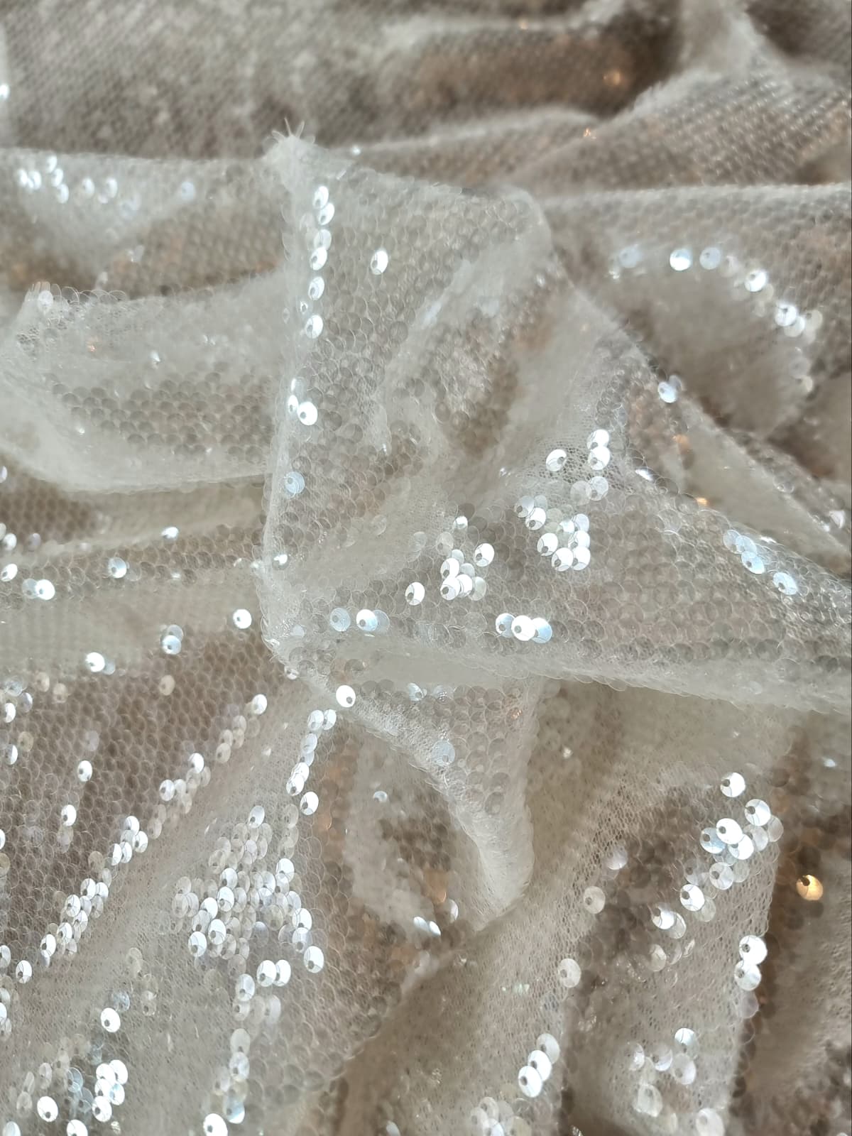 Broderie cu micropaiete translucide - incolore aplicate pe suport de tulle elastic, Ivoire - imagine 6