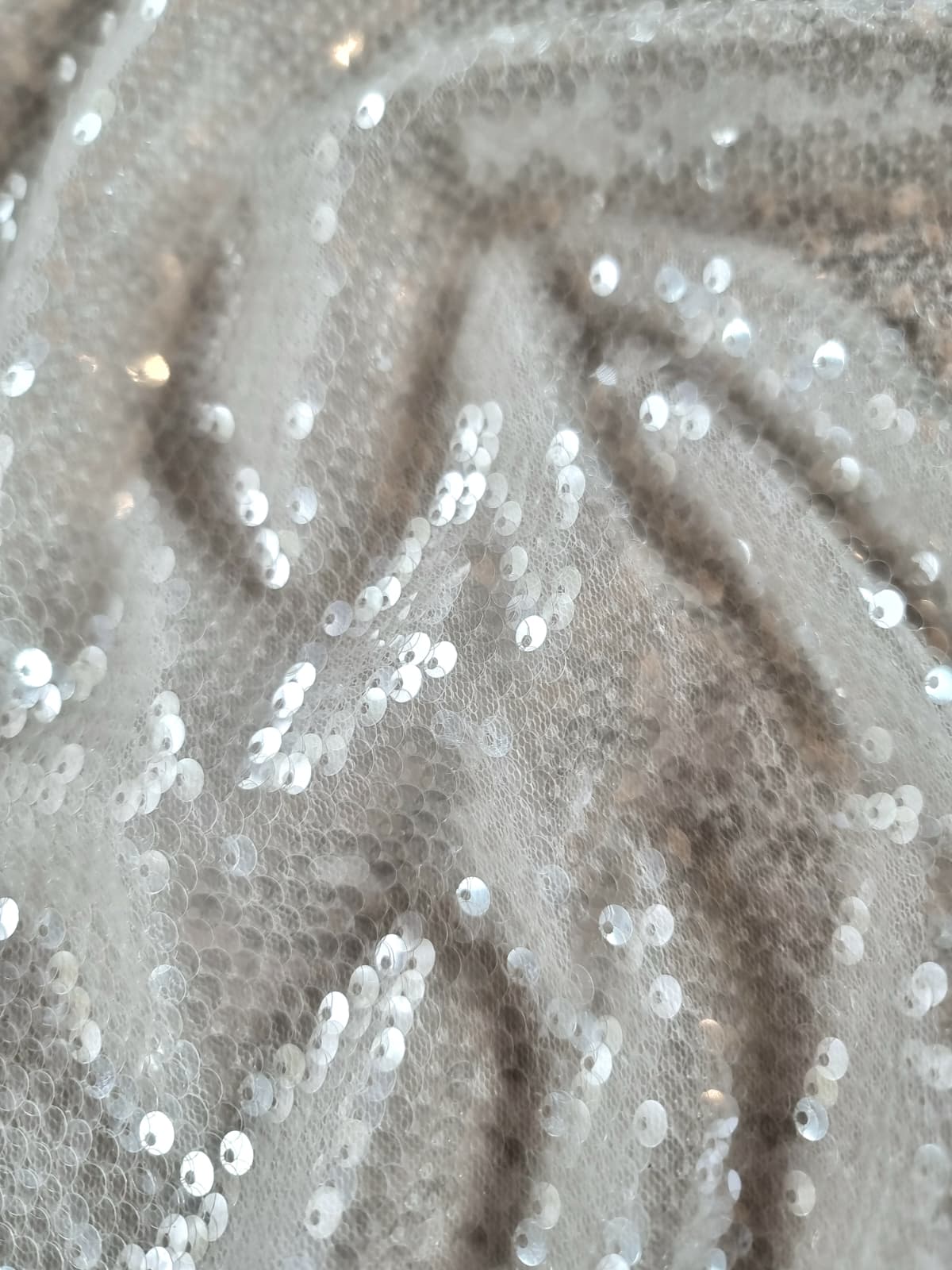 Broderie cu micropaiete translucide - incolore aplicate pe suport de tulle elastic, Ivoire - imagine 3