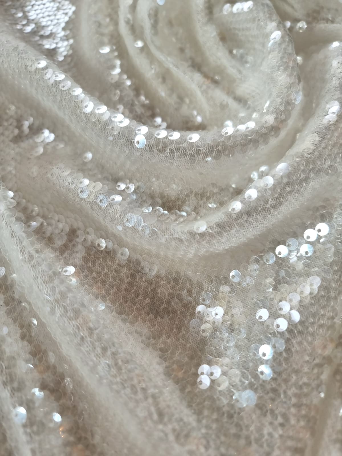 Broderie cu micropaiete translucide - incolore aplicate pe suport de tulle elastic, Ivoire - imagine 2