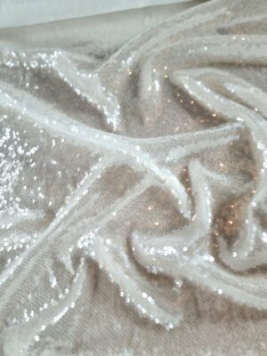 Broderie cu micropaiete translucide  - incolore aplicate pe suport de tulle elastic, Ivoire