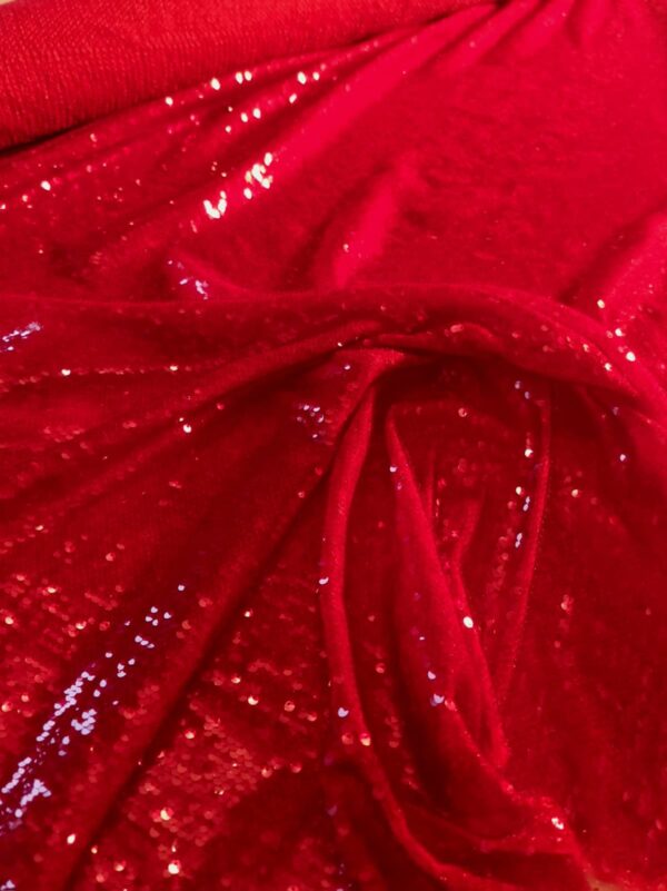 Broderie cu paiete translucide, roșii, aplicate pe toata suprafata pe suport de tulle elastic, Glossy Red