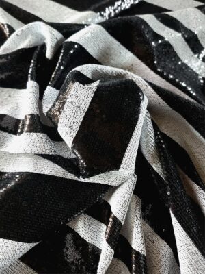 Tesatura brodata cu micropaiete și urzeala in diagonală - joc Alb/Negru