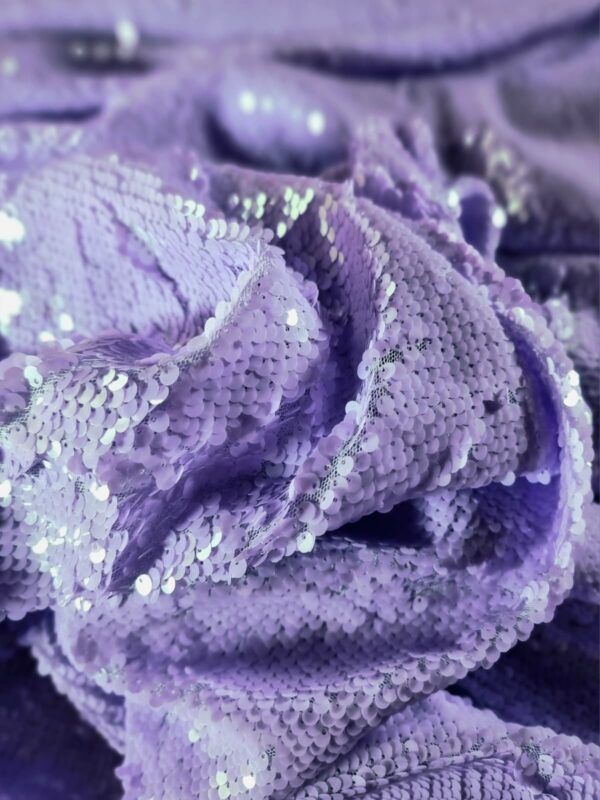Tesatura brodata cu paiete pe toată suprafața – design uni suport tulle