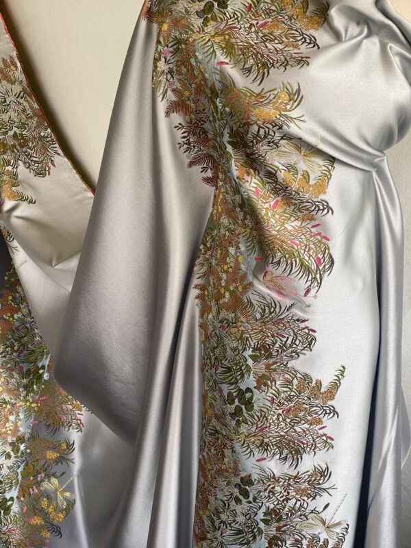 Tesatura crepe jacquard – tip panou cu bordura, Gri – Argintiu