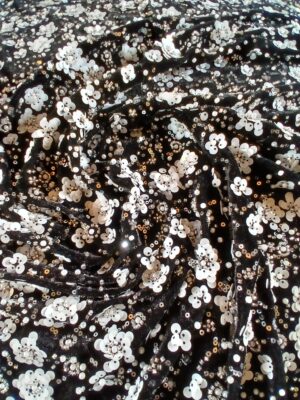 Tesatura cu broderie si paiete pe suport de catifea, Negru/Alb/Argintiu