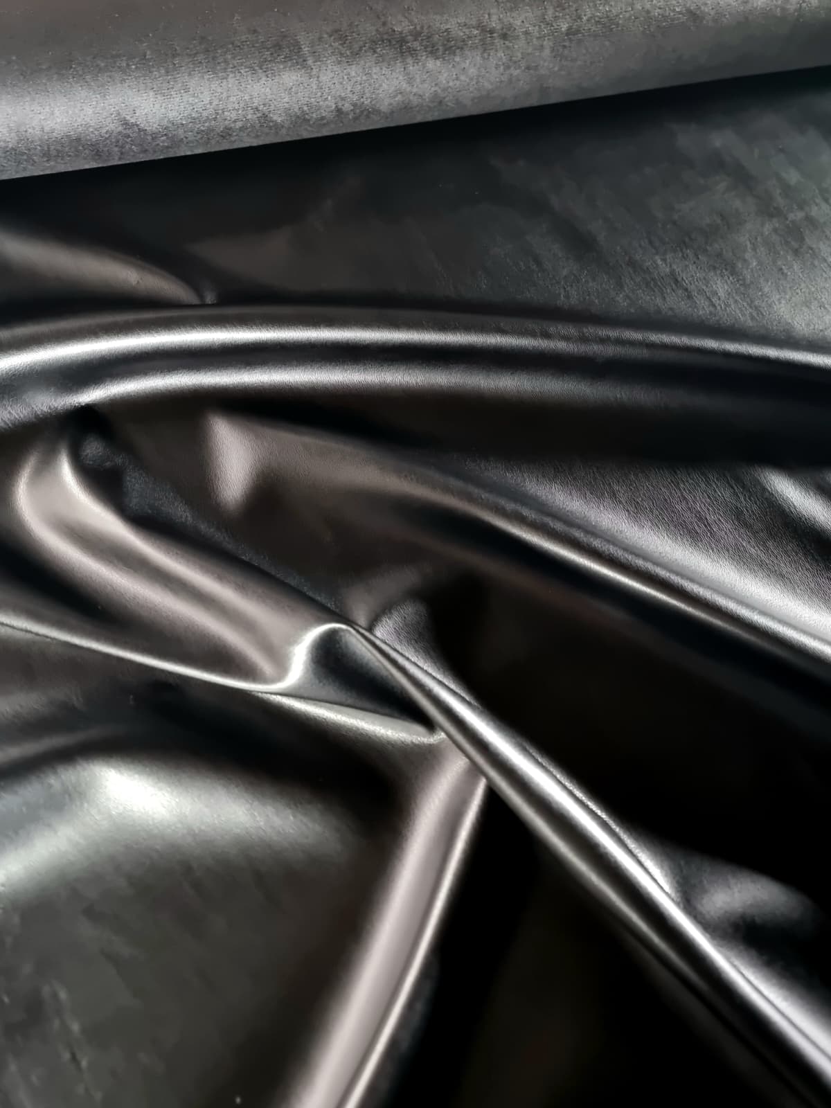 Tesatura din piele ecologica - design uni Negru intens