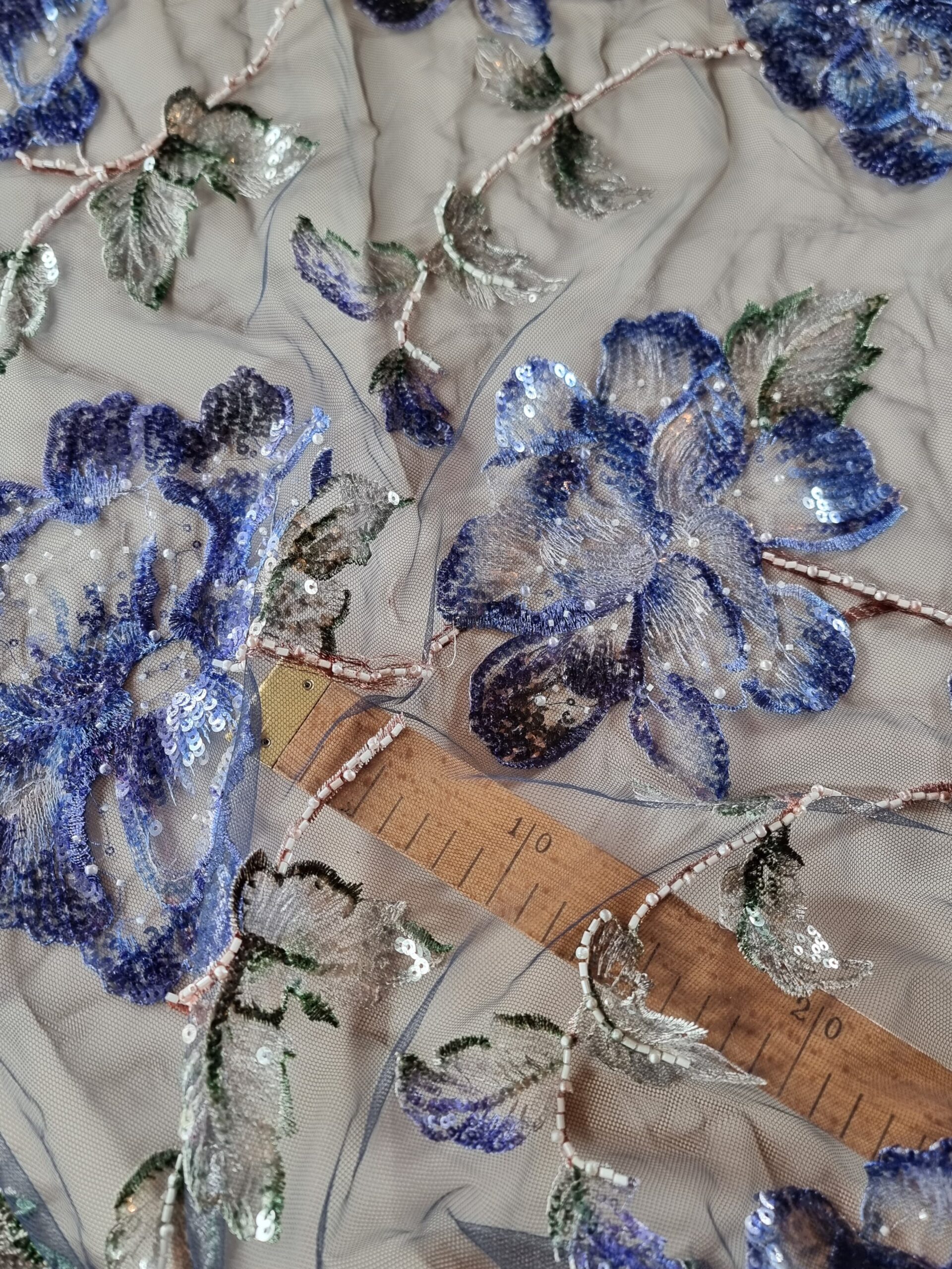 Tesatura brodata cu paiete si margele pe suport de tulle elastic - floral, Albastru-indigo / Bleumarin - imagine 2