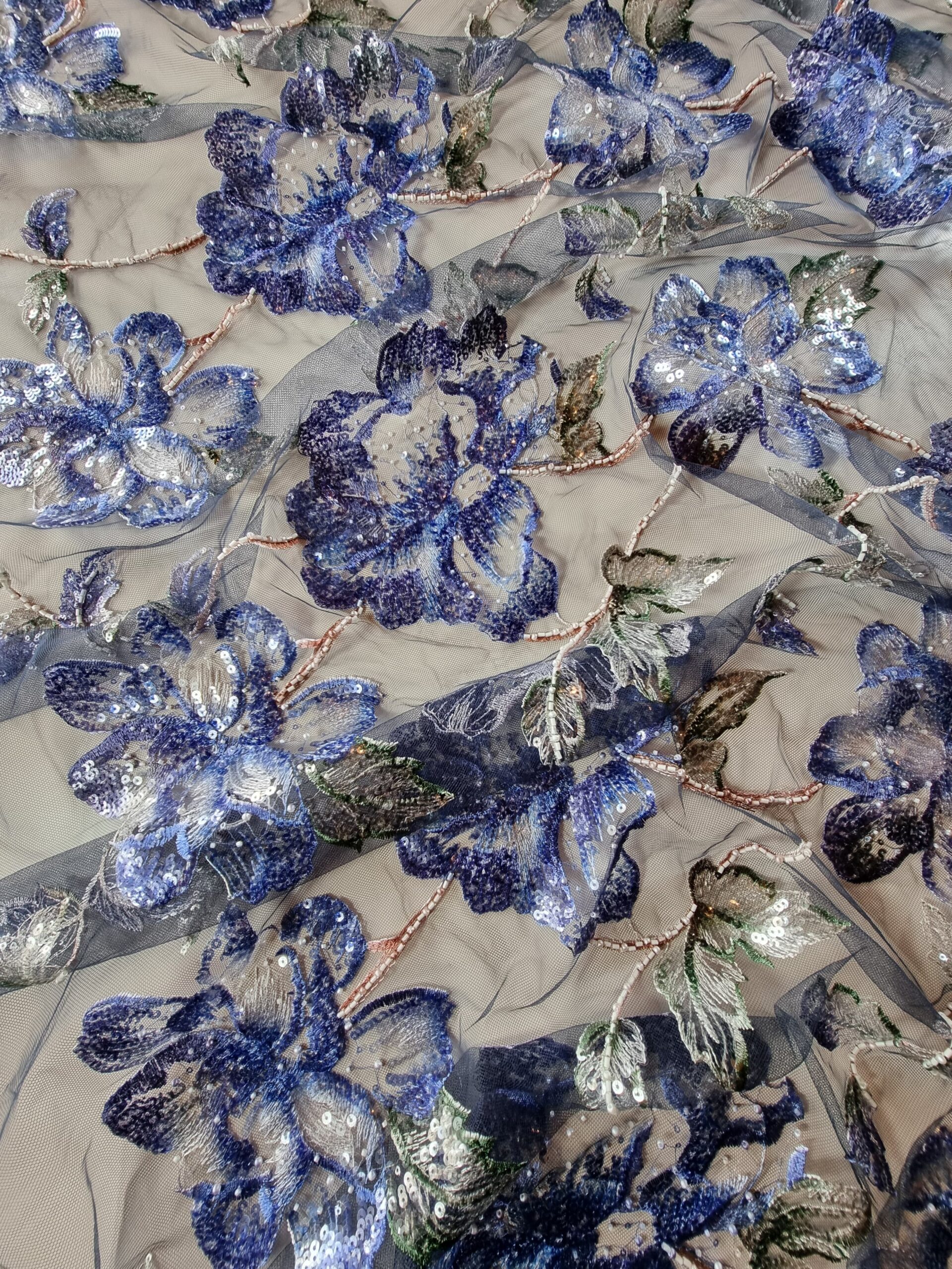 Tesatura brodata cu paiete si margele pe suport de tulle elastic - floral, Albastru-indigo / Bleumarin - imagine 3