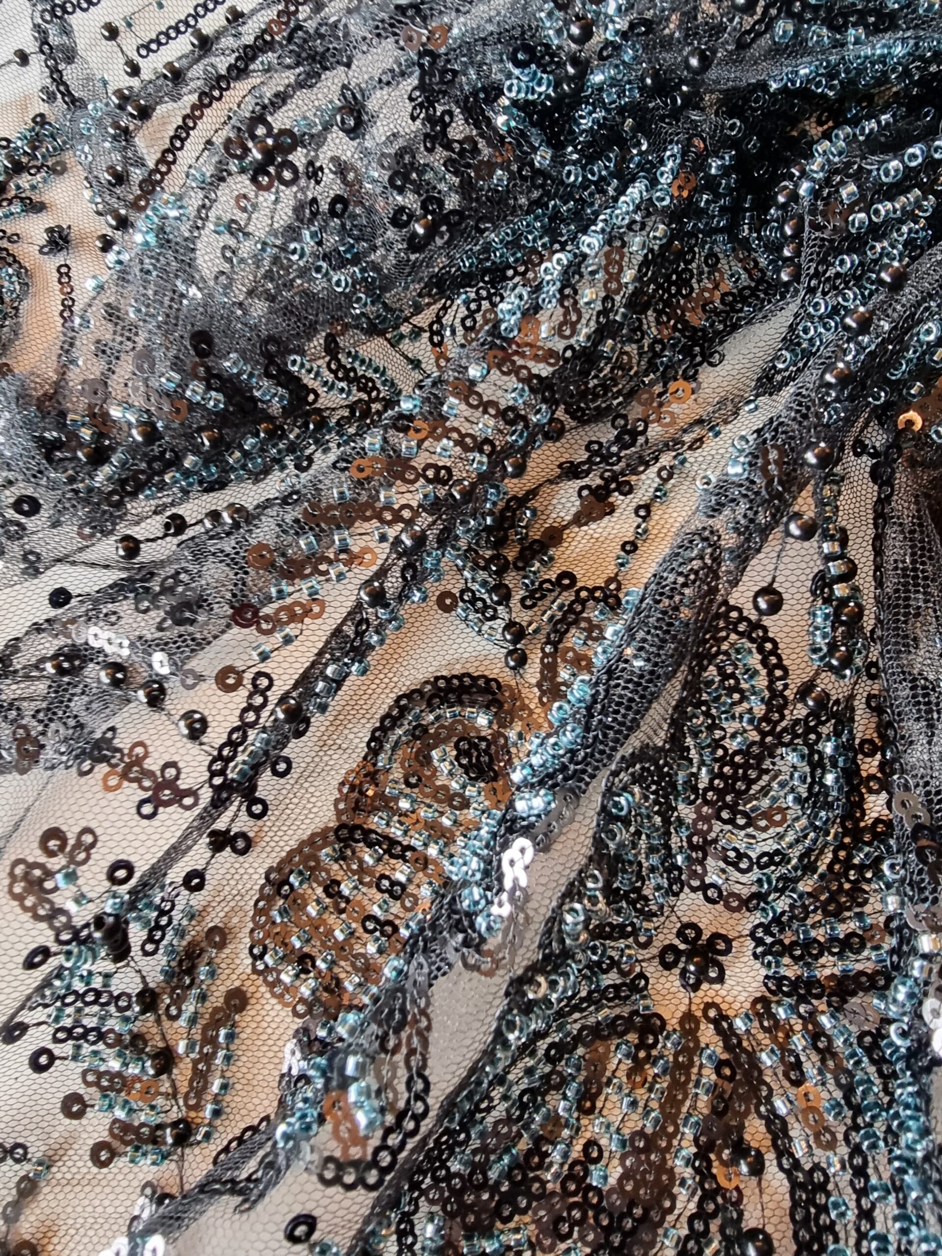 Tesatura brodata cu aplicații de paiete si mărgele mici pe suport de tulle elastic, Negru / Bleumarin - imagine 3