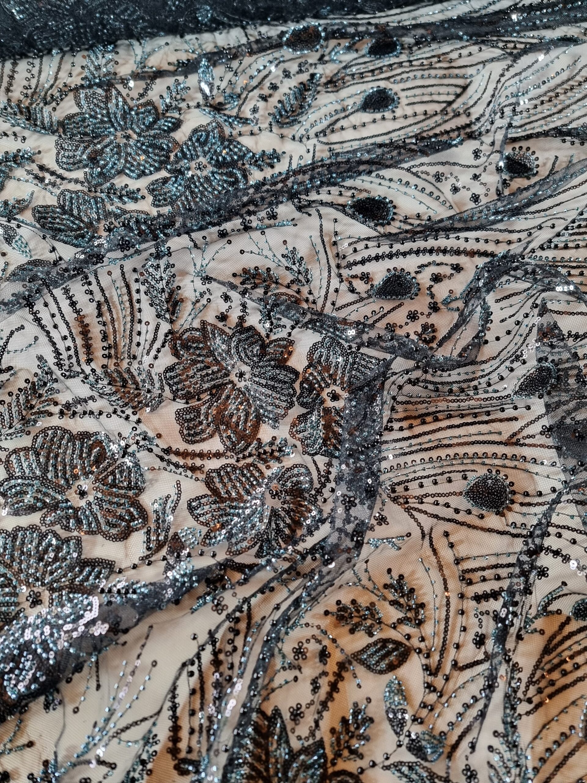Tesatura brodata cu aplicații de paiete si mărgele mici pe suport de tulle elastic, Negru / Bleumarin - imagine 5