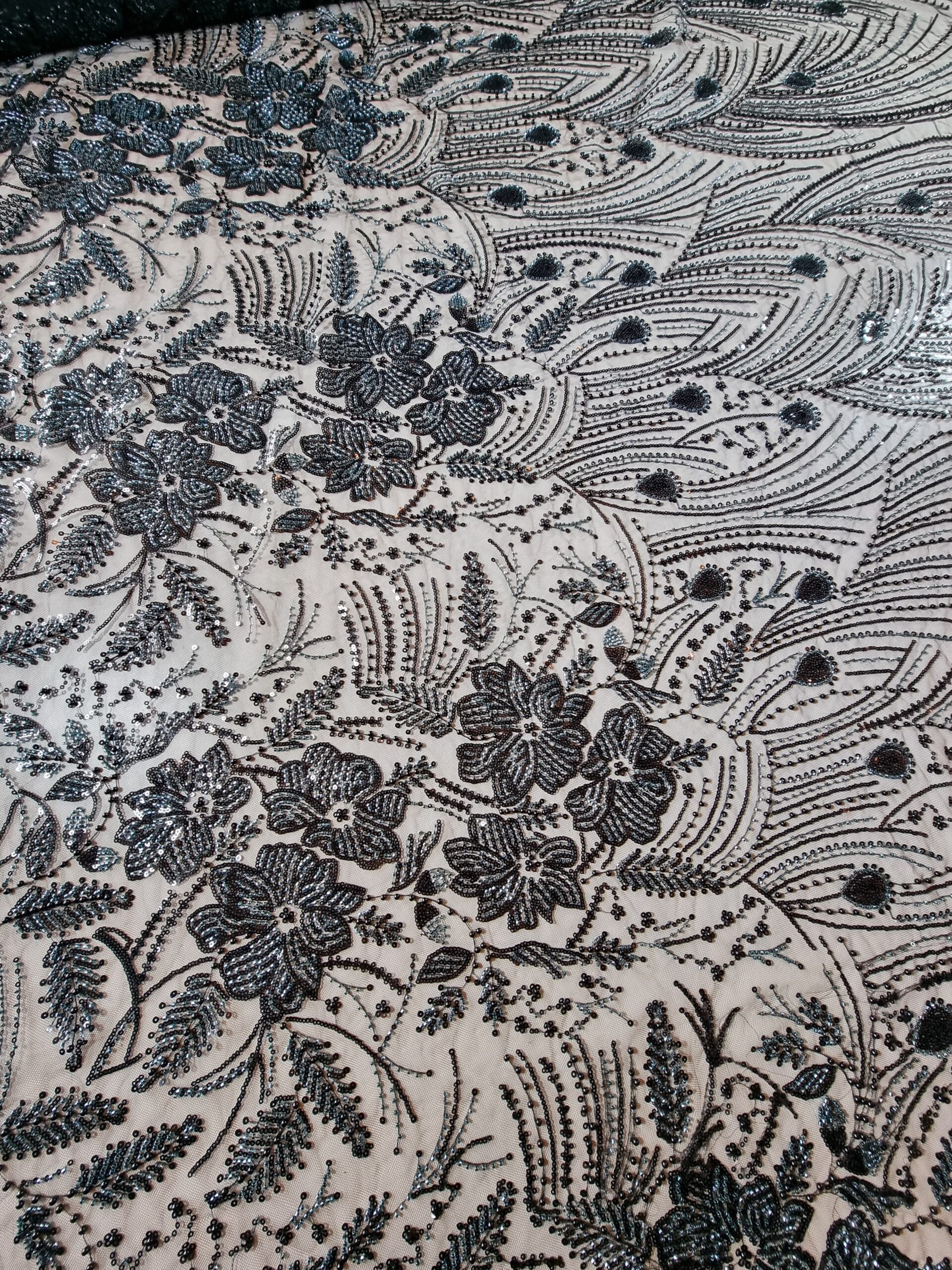 Tesatura brodata cu aplicații de paiete si mărgele mici pe suport de tulle elastic, Negru / Bleumarin - imagine 6
