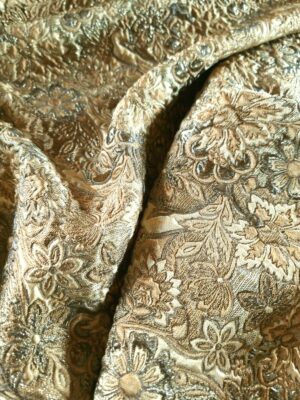 Tesatura Brocart pretios cu insertii de fir lurex - design floral, nuanțe de Galben - Mustar - Auriu