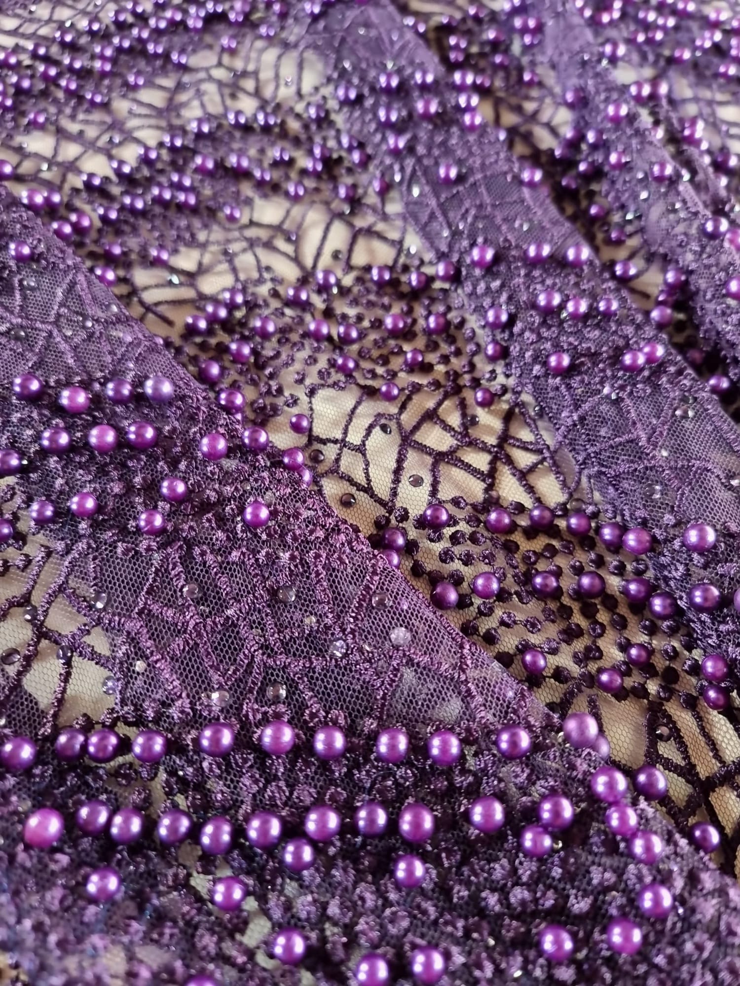 Tesatura brodata cu perle si strasuri - borduri finite, Mov - imagine 6
