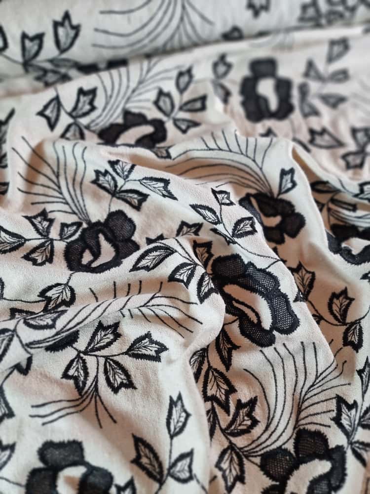 Tesatura brodata din matase naturala cu motive florale, Ivoire / Negru - imagine 4