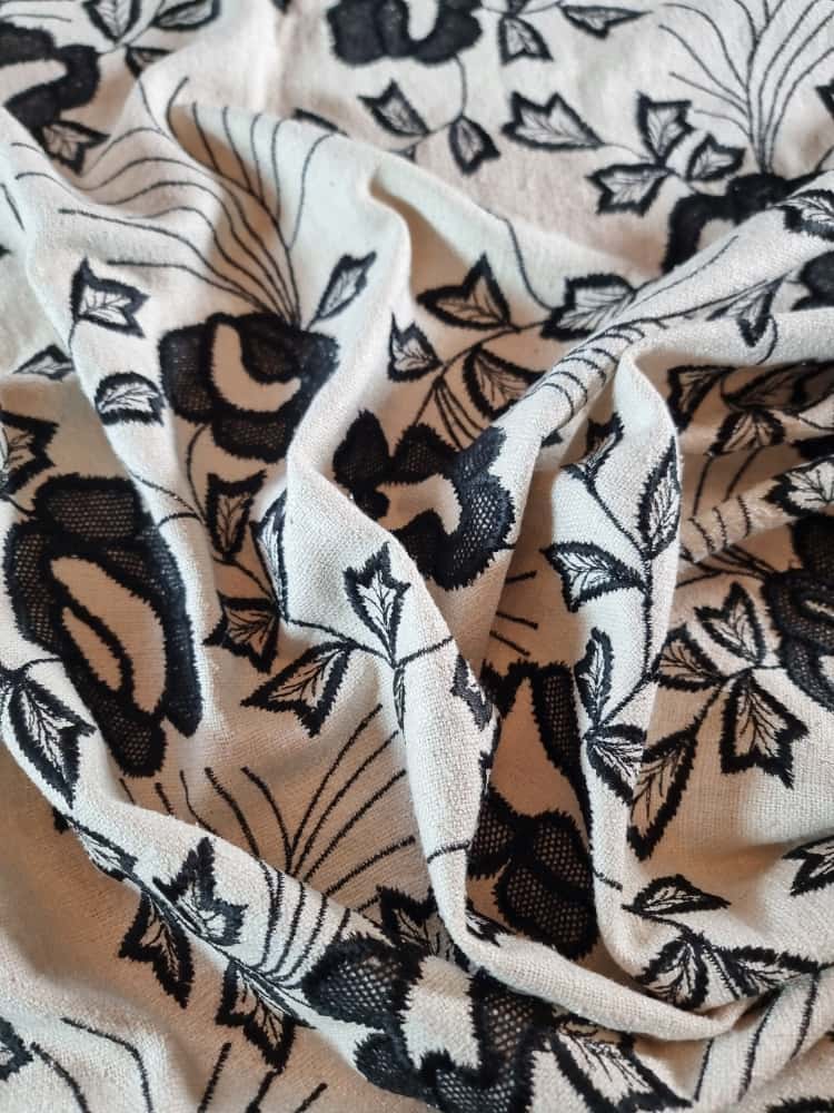 Tesatura brodata din matase naturala cu motive florale, Ivoire / Negru - imagine 3