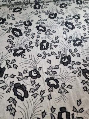Tesatura brodata din matase naturala cu motive florale, Ivoire / Negru