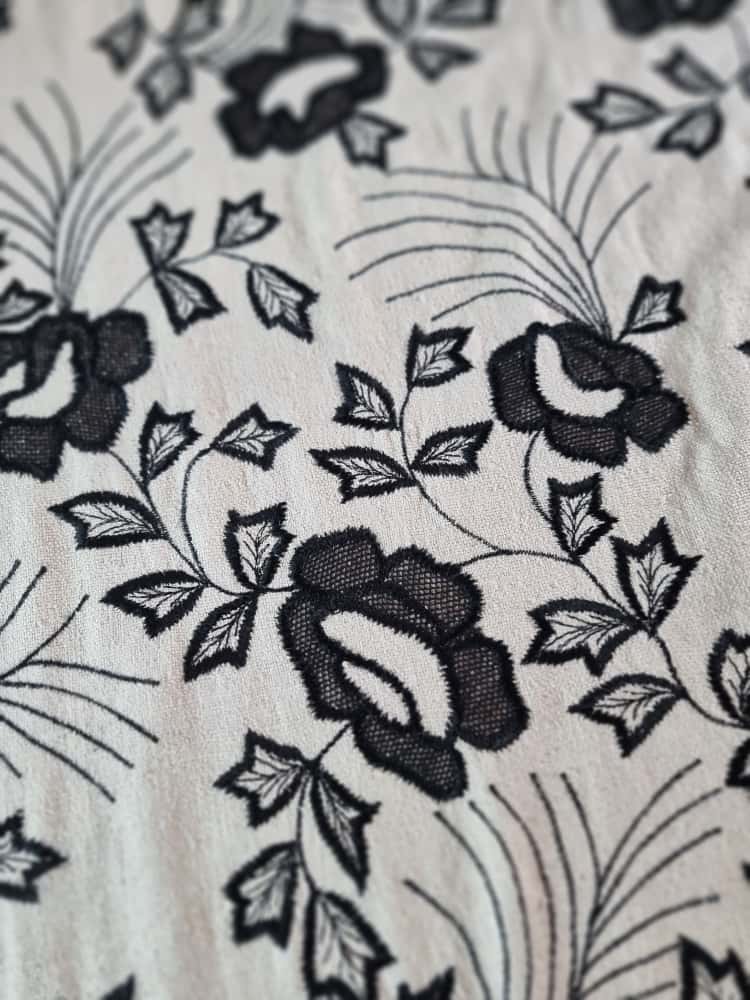 Tesatura brodata din matase naturala cu motive florale, Ivoire / Negru - imagine 8