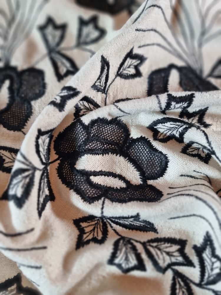 Tesatura brodata din matase naturala cu motive florale, Ivoire / Negru - imagine 9