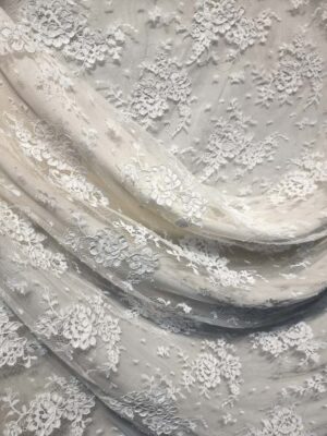Dantela ajurată cu model floral si bordura bilaterala, Alb