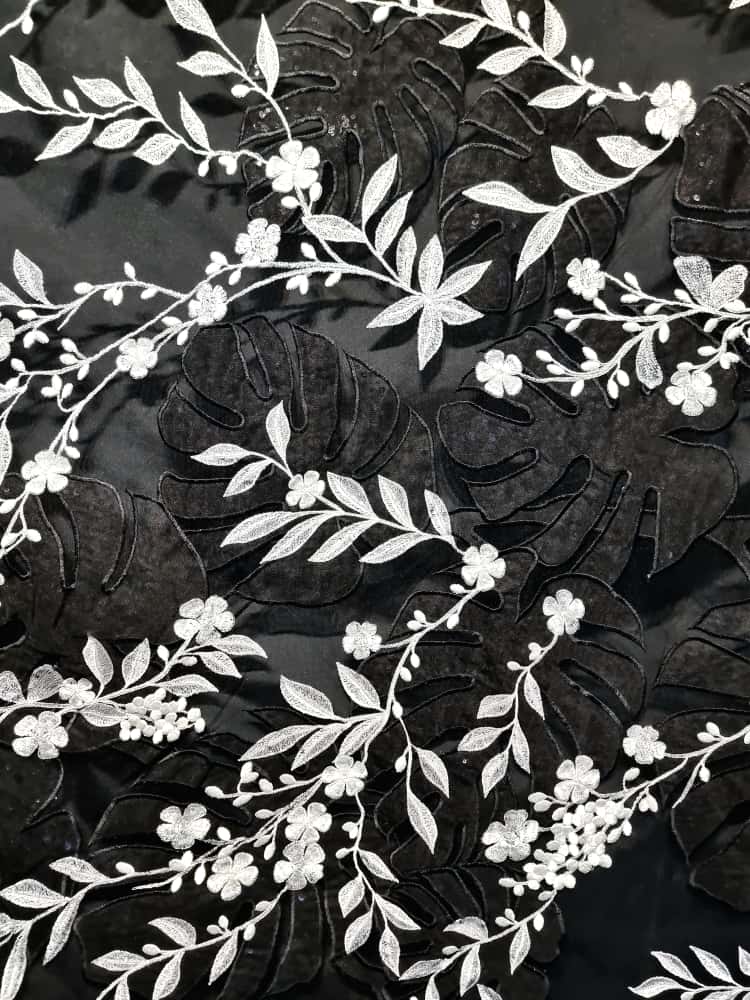 Tesatura premium - dantela cu broderie aplicată pe suport de tulle fin, model floral, Negru / Alb - imagine 11