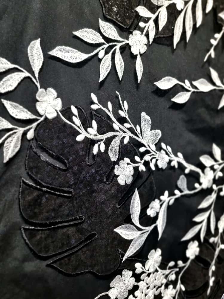 Tesatura premium - dantela cu broderie aplicată pe suport de tulle fin, model floral, Negru / Alb - imagine 8