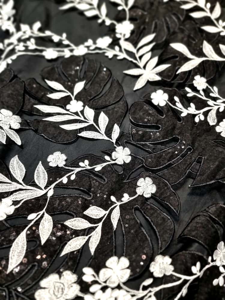Tesatura premium - dantela cu broderie aplicată pe suport de tulle fin, model floral, Negru / Alb - imagine 4